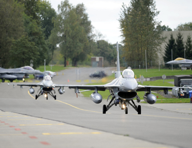 أستراليا تدرس الانضمام إلى الضربات الجوية في العراق