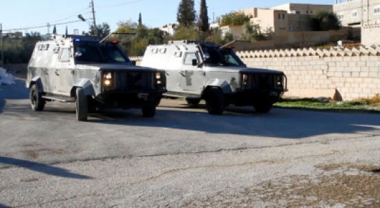 الكرك: إحراق 4 منازل واطلاق نار صوب الامن إثر مشاجرة قُتل فيها شخصان