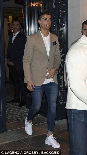 شاهد: كريستيانو رونالدو يرزق بطفلته الجديدة “ألانا مارتينا”