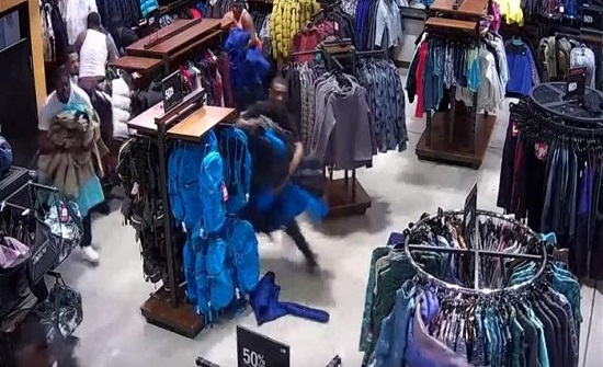 بدء البيع المباشر في قطاع الألبسة والأحذية