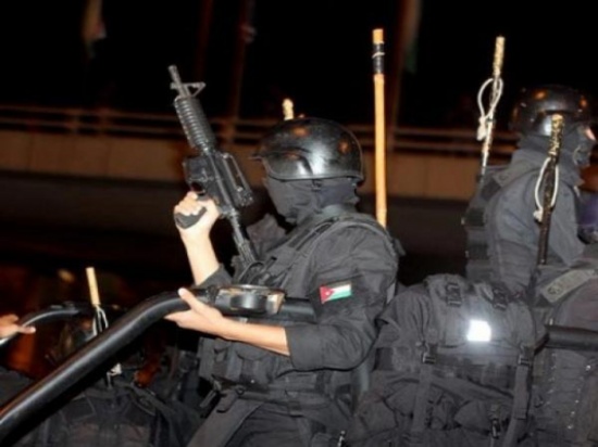 وفاة و 5 اصابات في مداهمة أمنية بمعان