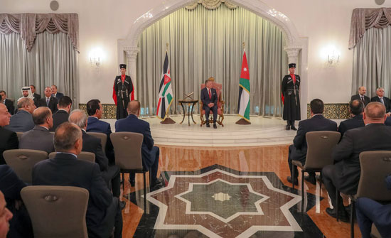 صور : الملك يستمع إلى رد مجلس الامة على خطاب العرش السامي صور : الملك يستمع إلى رد مجلس الامة على خطاب العرش السامي