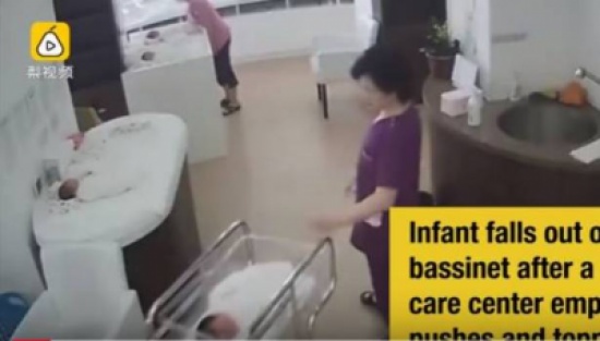 فيديو مروع: إهمال ممرضة يتسبب في سقوط طفل حديث الولادة