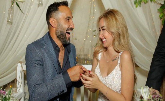 بالفيديو : أحمد فهمي يكشف تفاصيل قصة حبه لـ”هنا الزاهد”.. وأخويا قالي لو زعلتها إحنا كلنا هنقطعك بالفيديو : أحمد فهمي يكشف تفاصيل قصة حبه لـ”هنا الزاهد”.. وأخويا قالي لو زعلتها إحنا كلنا هنقطعك