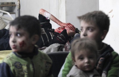 مقتل 13 شخصا في قصف بالبراميل المتفجرة على منطقة في حمص