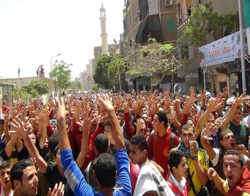 قتيلتان وعشرات الجرحى بتفريق مظاهرات بمصر قتيلتان وعشرات الجرحى بتفريق مظاهرات بمصر