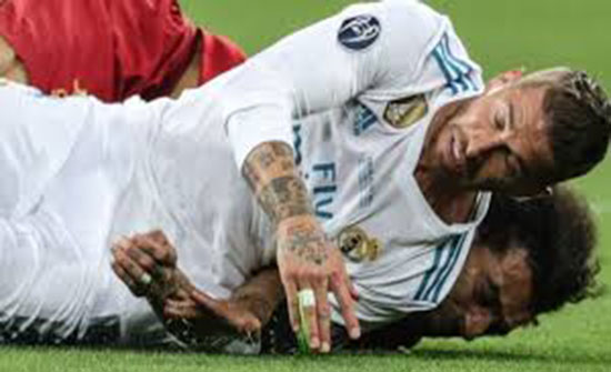 مدافع ليفربول: لا أحد يتذكر واقعة صلاح وراموس مدافع ليفربول: لا أحد يتذكر واقعة صلاح وراموس