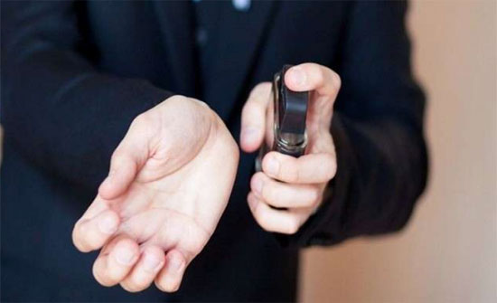 الأردن يحذر من استخدام العطر السام .."يقتل في 3 أيام" الأردن يحذر من استخدام العطر السام .."يقتل في 3 أيام"