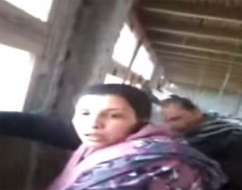 بالفيديو: شاهدوا كيف تتعامل الشرطة المصرية مع النساء المعتقلات