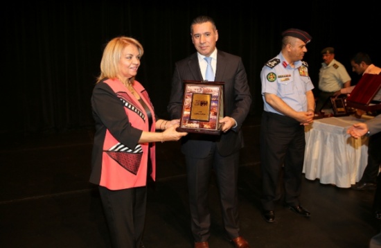 تخريج المشاركين بدورة أصدقاء البحث الجنائي في أمانة عمان