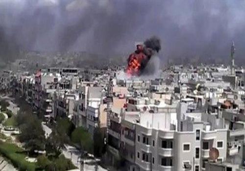 سكان دمشق الراقية محاصرون من الجانبين