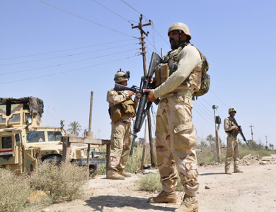 مقتل 51 سجينا وتسعة من رجال الشرطة في هجوم على حافلة بالعراق