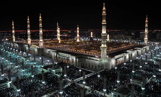 السعودية تطلق خطة أمنية خاصة لحماية زوار المسجد النبوي السعودية تطلق خطة أمنية خاصة لحماية زوار المسجد النبوي