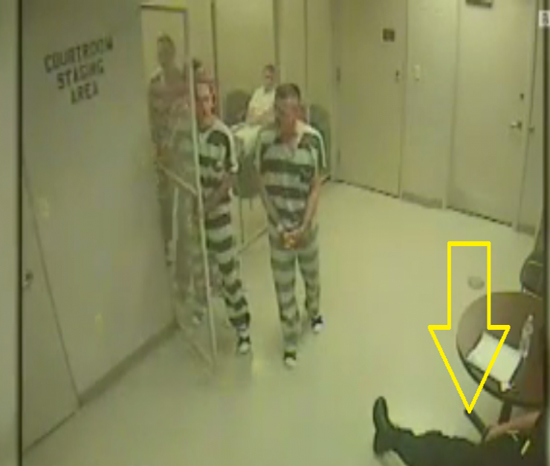 فيديو|بعد ان اغشيَّ على حارس زنزانتهم.. خرجوا منها و حدثت الصدمة!