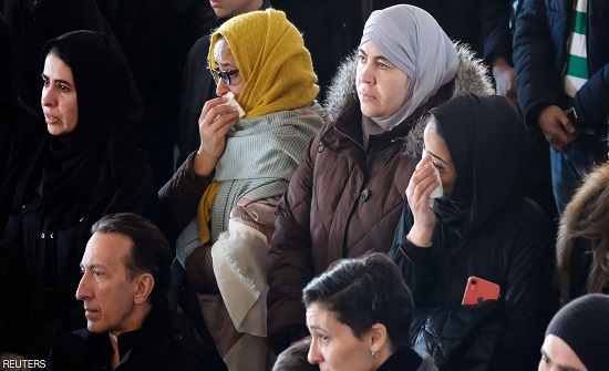 "الجنازة المؤلمة".. صور توديع 7 أشقاء سوريين في كندا