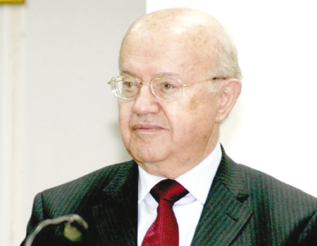 الطاهر يؤدي اليمين القانونية امام رئيس الوزراء