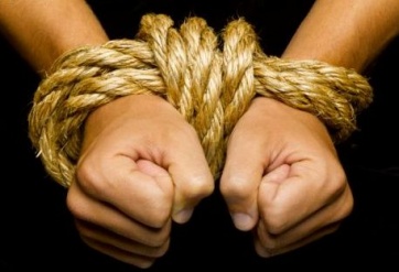 البادية : اطلاق سراح شاب عقب اختطافه من منزله وضربه