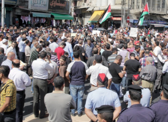 عمان : نشطاء يطالبون بالإفراج عن موقوفي الحراك