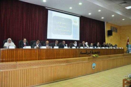 رئيس جامعة الزرقاء يلتقي العمداء وأعضاء الهيئة التدريسية في الجامعة رئيس جامعة الزرقاء يلتقي العمداء وأعضاء الهيئة التدريسية في الجامعة
