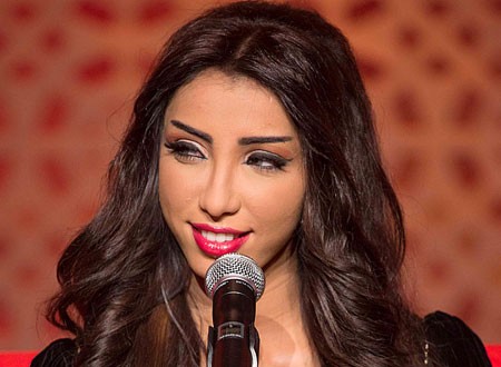 دنيا بطمة تحيي حفلا خيريا بقفطان مغربي ساحر.. صور دنيا بطمة تحيي حفلا خيريا بقفطان مغربي ساحر.. صور
