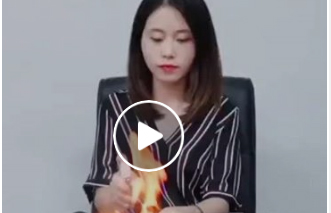 رد فعل فتاة رأت صديقها يتناول بيتزا في العمل (فيديو)