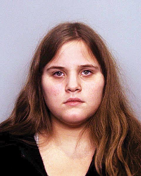 صور: فتاة أمريكية قتلت والدتها وأرسلت صورة الجثّة إلى والدها