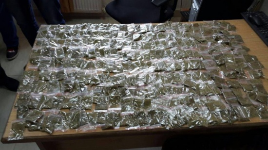 بالصورة : أمن وقائي الرمثا يضبط  " 333 كيس من الجوكر "