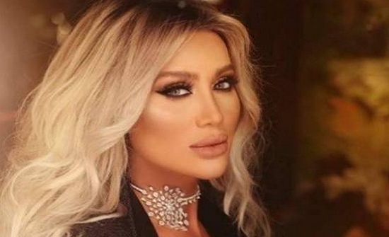 بالفيديو.. مايا دياب حافية القدمين في شوارع لندن وبثوب الحمّام! بالفيديو.. مايا دياب حافية القدمين في شوارع لندن وبثوب الحمّام!