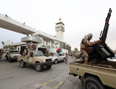 وزارة الدفاع الليبية تتسلّم معسكر أحد الكتائب المسلّحة في طرابلس