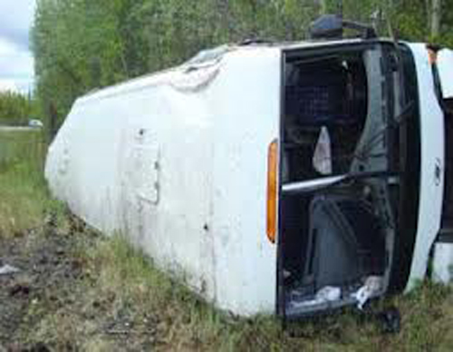 إصابة " 37 " شخصاً جراء تدهور حافلة لمعتمري الــ (  48 ) في البلقاء