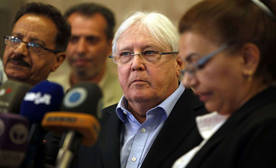 الحوثي يحتجز المساعدات.. وغريفيث في صنعاء مجددا