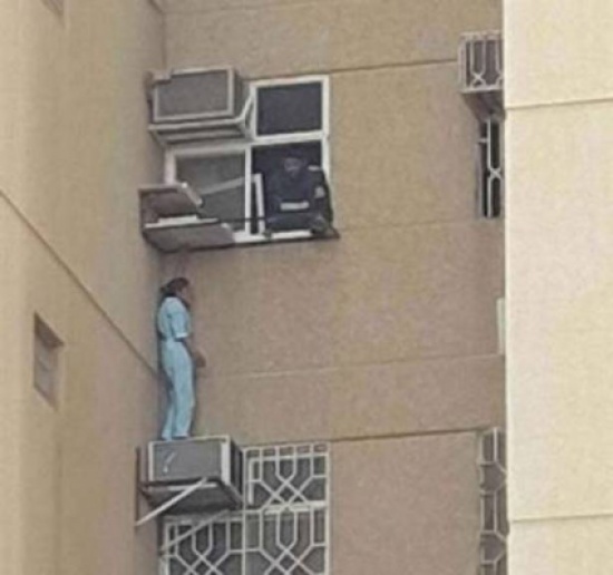 بالصور.. خادمة تحاول الانتحار بالقفز من أعلى برج سكني بالرياض بالصور.. خادمة تحاول الانتحار بالقفز من أعلى برج سكني بالرياض