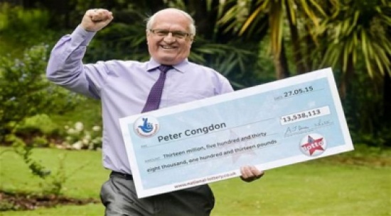 اشترى 12 سيارة حديثة بعد فوزه بالجائزة الكبرى لليانصيب