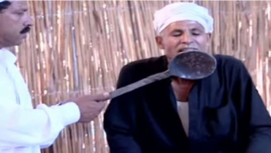 اغرب طريقة لمعرفة الجاني في مصر ... تسخين اله معدنية ووضعها على فم المتهم اغرب طريقة لمعرفة الجاني في مصر ... تسخين اله معدنية ووضعها على فم المتهم