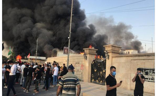 العراق: محتجون يضرمون النار في قناة دجلة الفضائية العراق: محتجون يضرمون النار في قناة دجلة الفضائية