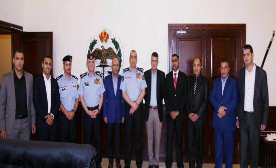 الحمود يكرم عدد من مرتبات الامن الوقائي وإدارة العلاقات العامة والإعلام الحمود يكرم عدد من مرتبات الامن الوقائي وإدارة العلاقات العامة والإعلام