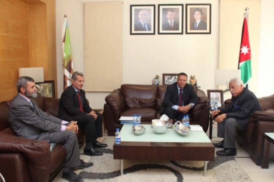 بحث تعزيز التعاون بين الأمانة ودائرة الآثار