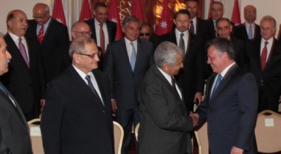 الملك يصل الديوان للسلام على الوزراء المغادرين الملك يصل الديوان للسلام على الوزراء المغادرين