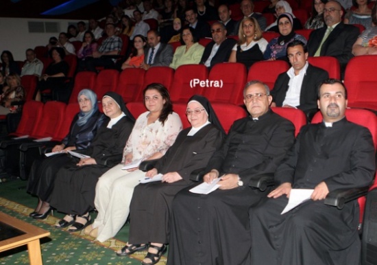 الأميرة آية الفيصل ترعى تخريج طلبة الراهبات الفرنسيسكانيات الأميرة آية الفيصل ترعى تخريج طلبة الراهبات الفرنسيسكانيات
