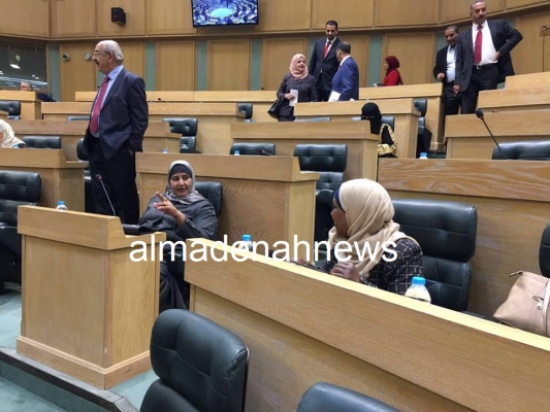 لقطات نيابية من تحت قبة البرلمان ليوم الأحد