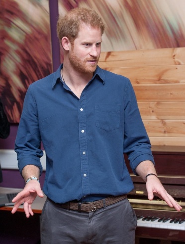 هذه هي المرأة التي أنهت عزوبية الأمير هاري... فما قصّة زواجها الأول ومعجبيها؟