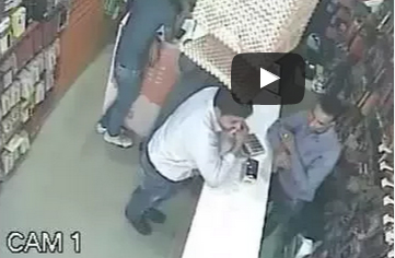 شاهد.. لحظة سرقة محل هواتف