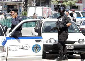 الأمن العام لا يزال يفرض طوقا أمنيا على طيبة اربد الأمن العام لا يزال يفرض طوقا أمنيا على طيبة اربد