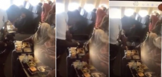 ​شاهد: مضيف بـ الخطوط السعودية يعتني بمسن باكستاني ويطعمه بنفسه