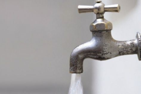 المفرق: إصلاح مائة خط مياه في منطقة الحمراء المفرق: إصلاح مائة خط مياه في منطقة الحمراء