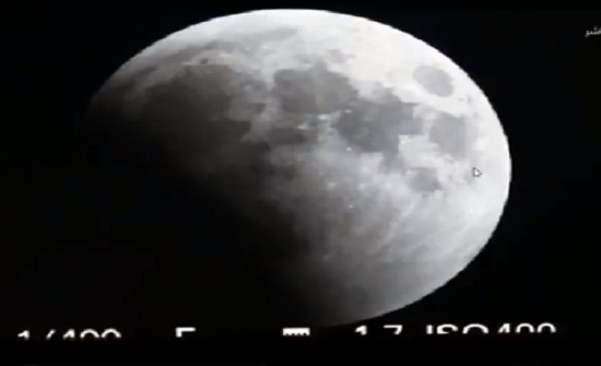 بالصور : بدء رصد خسوف القمر في سماء الأردن