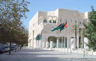 مجلس الأمانة يوافق على عطاء توريد وتركيب أعمدة ولوحات براويز للتسمية والترقيم 