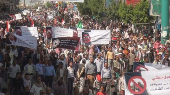 تظاهرات حاشدة في تعز وعدن ومأرب رفضاً لخارطة الطريق الأممية