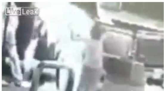 أمريكي يضرم النيران في زوجته بسبب سيجارة