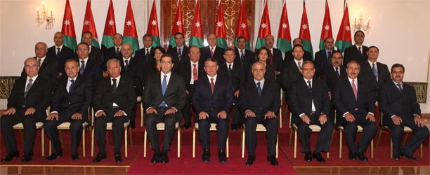 السيـرة الذاتيـة لرئيس وأعضـاء الحكومـة الجديـدة